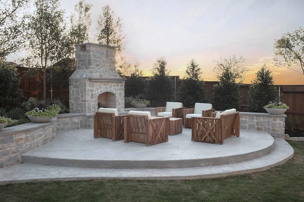 Outdoor fire pit with seating 