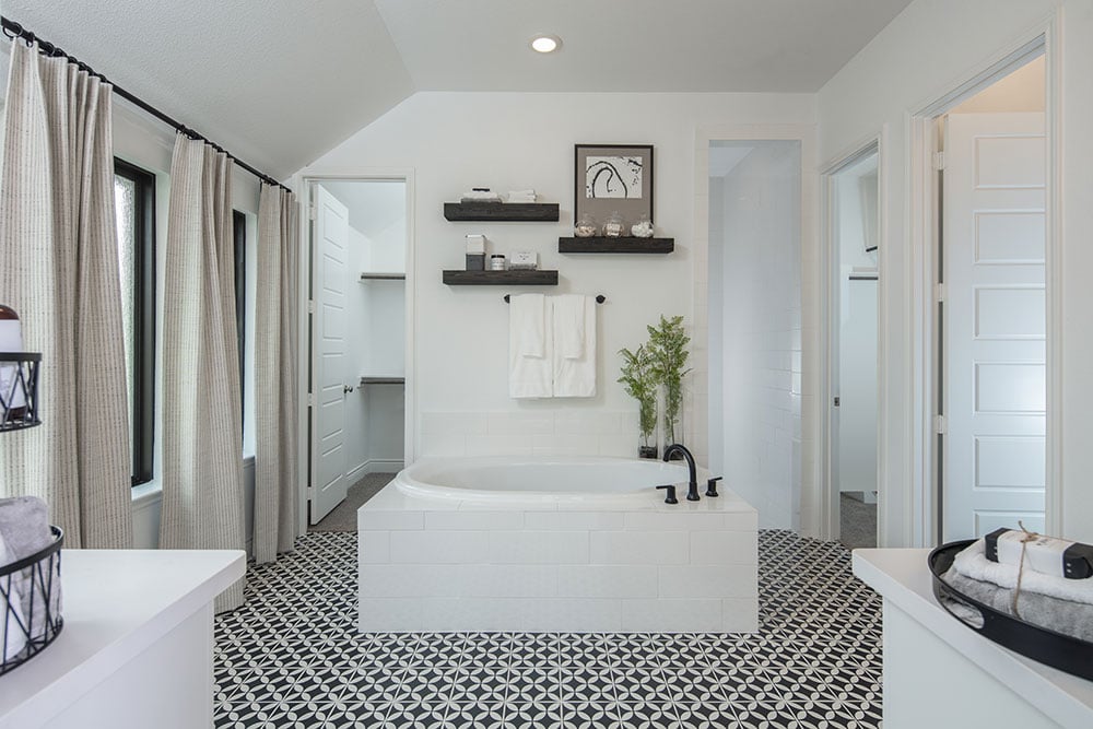bath tub with black and white tile
